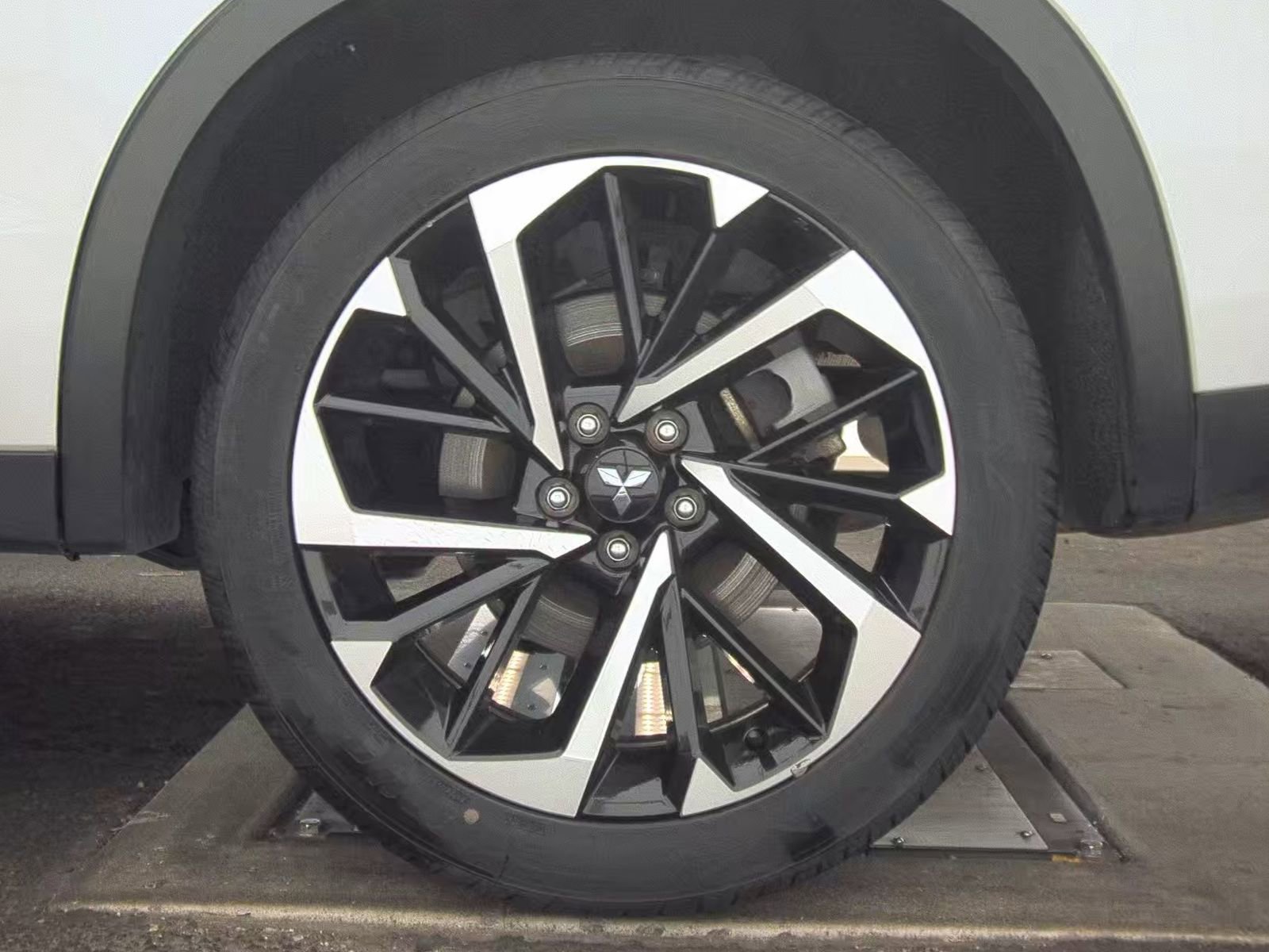 Used 2024 Mitsubishi Outlander SE Black Edition image 13