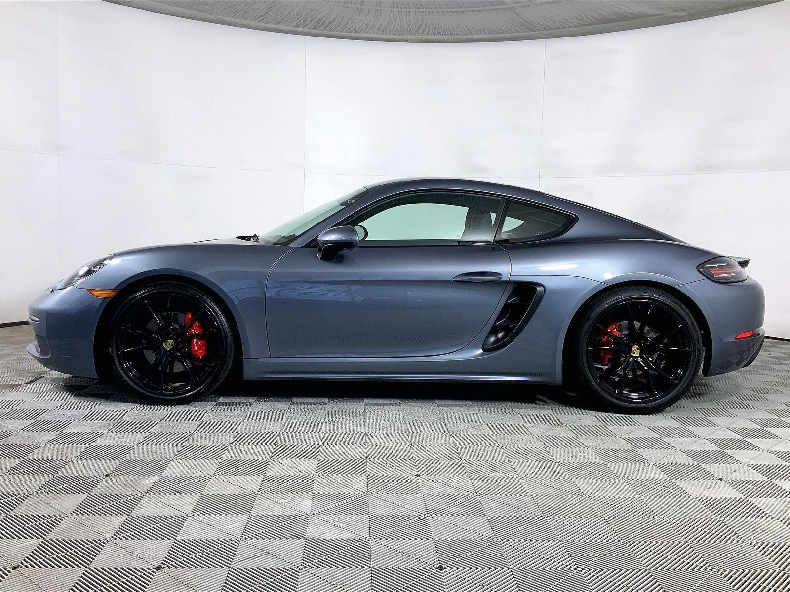 Used 2025 Porsche 718 Cayman S RWD image 2