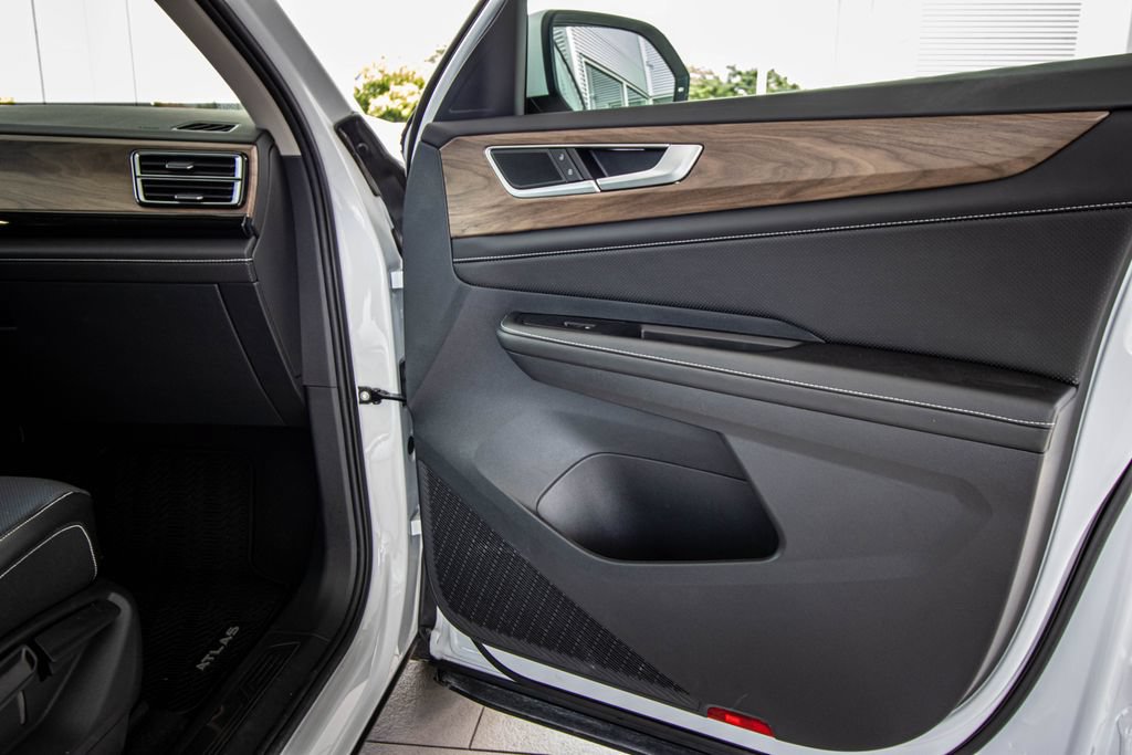 Certified 2026 Volkswagen Atlas SE w/ Panoramic Sunroof Package FWD image 18