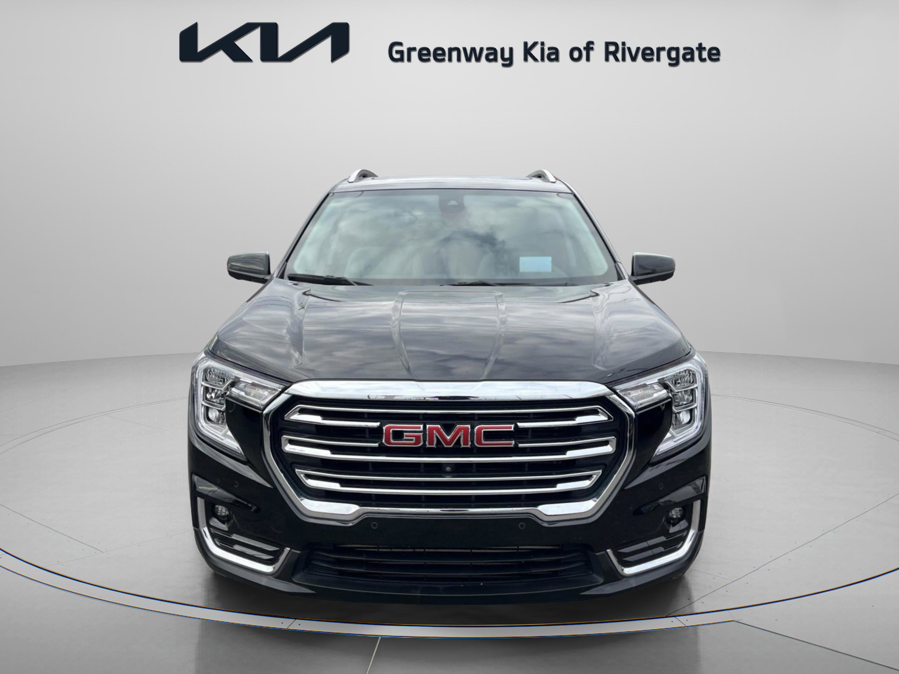 Used 2023 GMC Terrain SLT w/ Infotainment Package II image 2