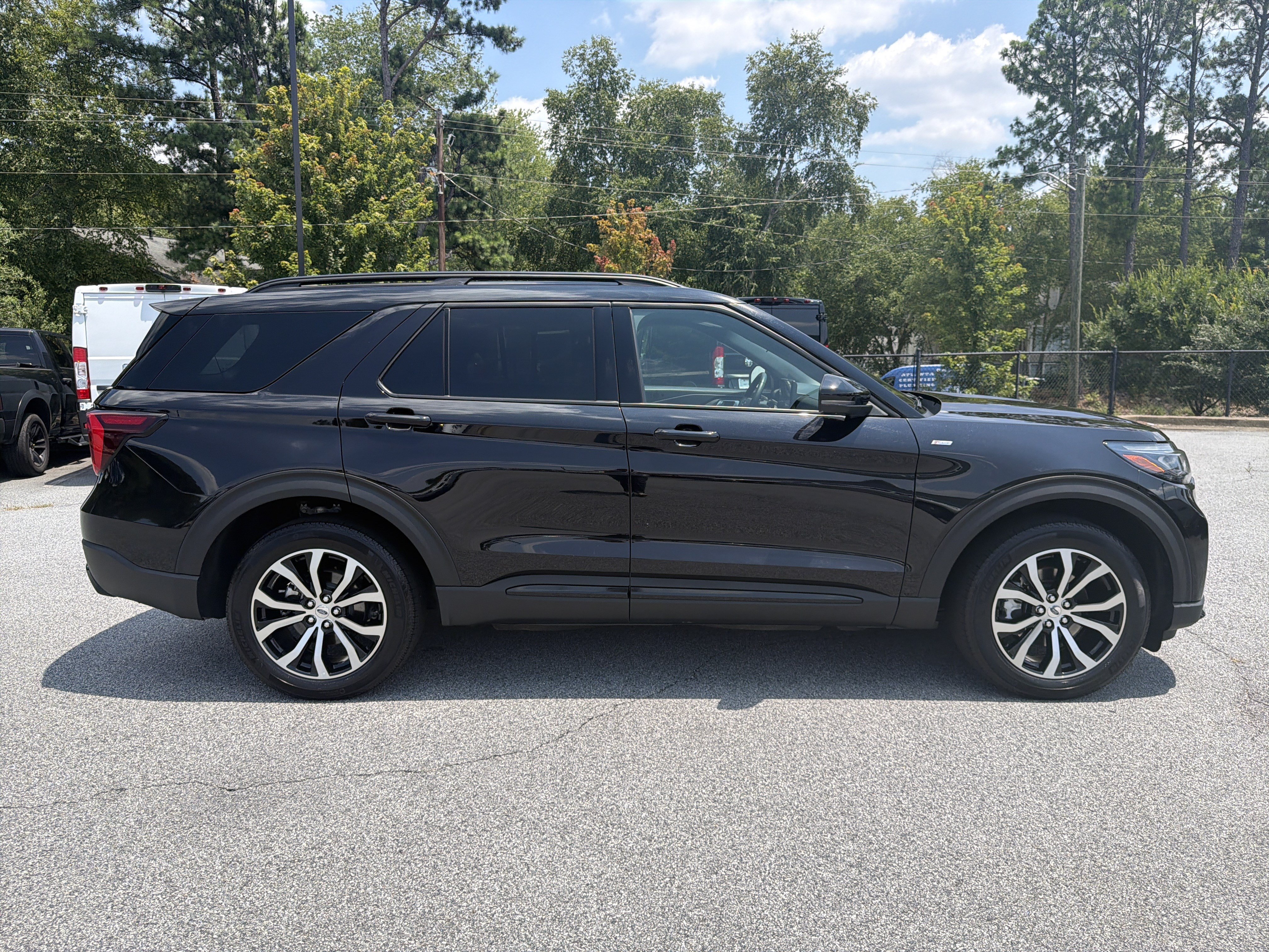 Used 2025 Ford Explorer ST-Line AWD/4WD image 9