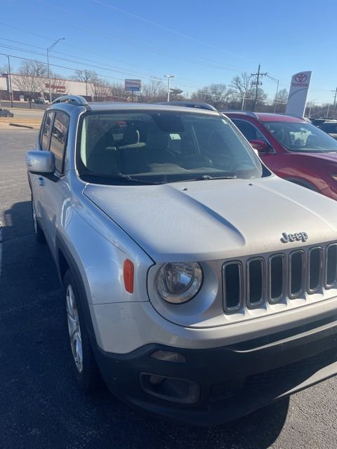 Used 2016 Jeep Renegade Limited image 2