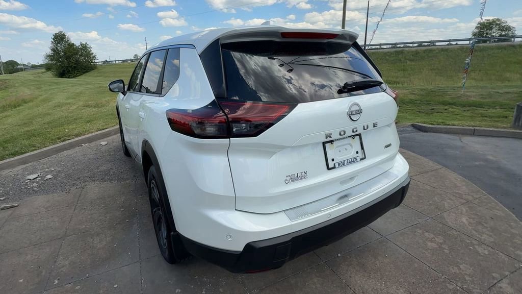 Used 2026 Nissan Rogue SV AWD/4WD image 5