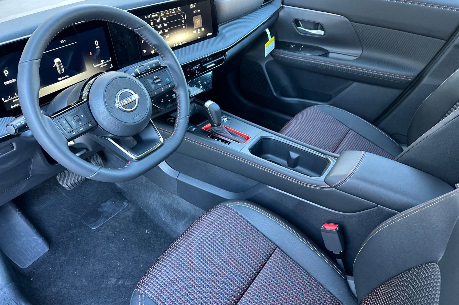 New 2026 Nissan Kicks SR w/ SR Premium Package AWD/4WD image 7