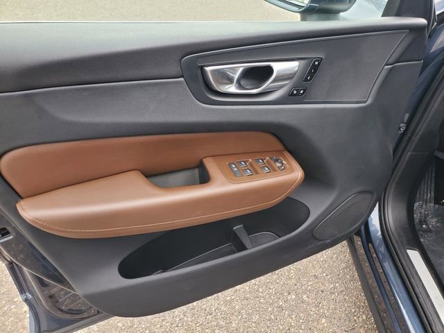 Certified 2023 Volvo XC60 B5 Plus image 9