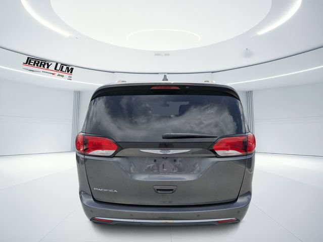 Used 2019 Chrysler Pacifica Touring-L FWD image 4