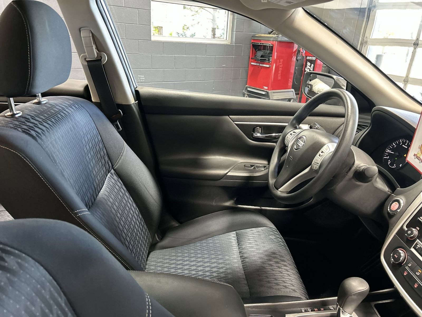 Used 2017 Nissan Altima 2.5 S w/ Power Driver Seat Package FWD image 8