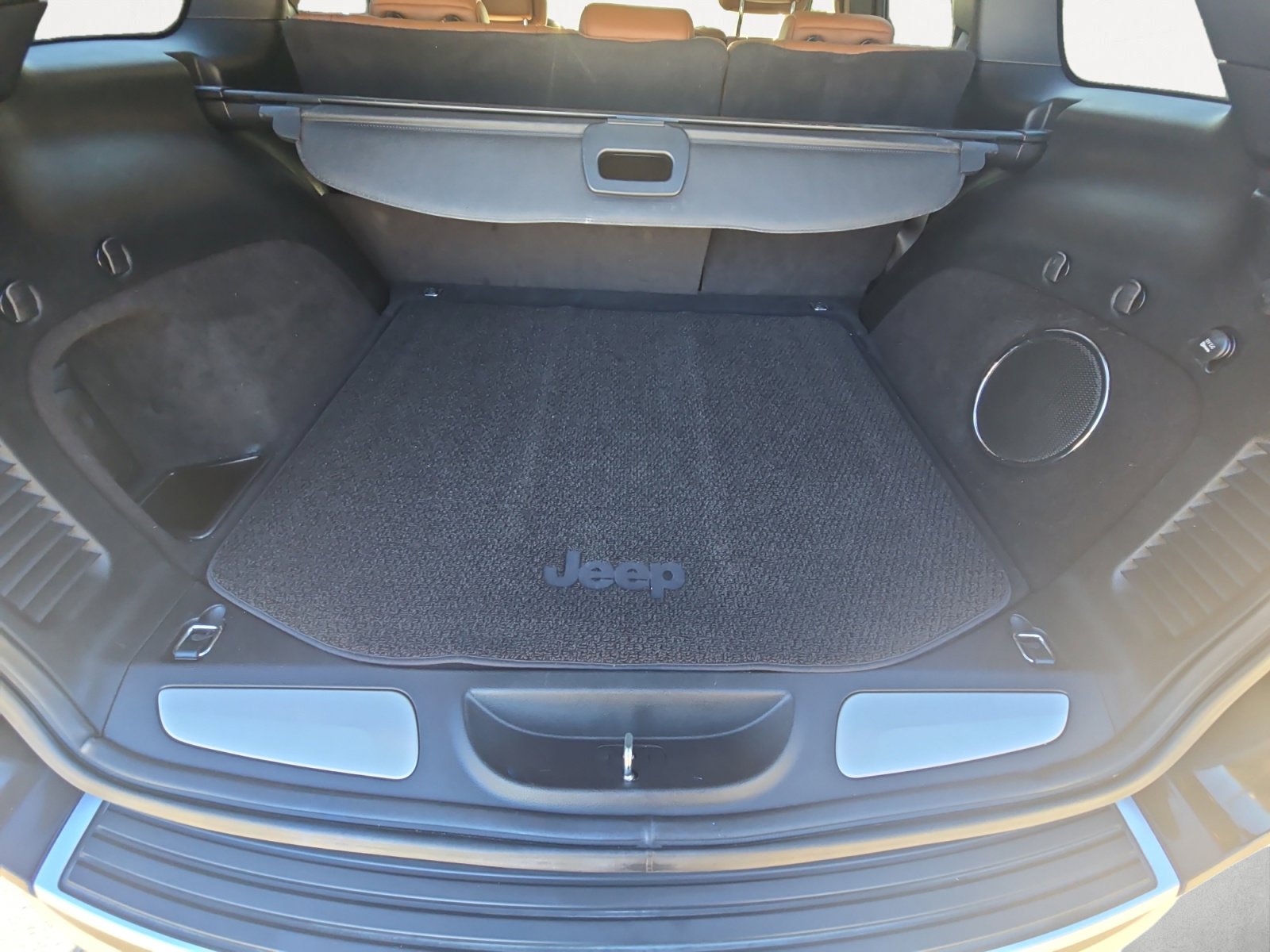 Used 2015 Jeep Grand Cherokee Summit w/ Platinum Series Group image 12