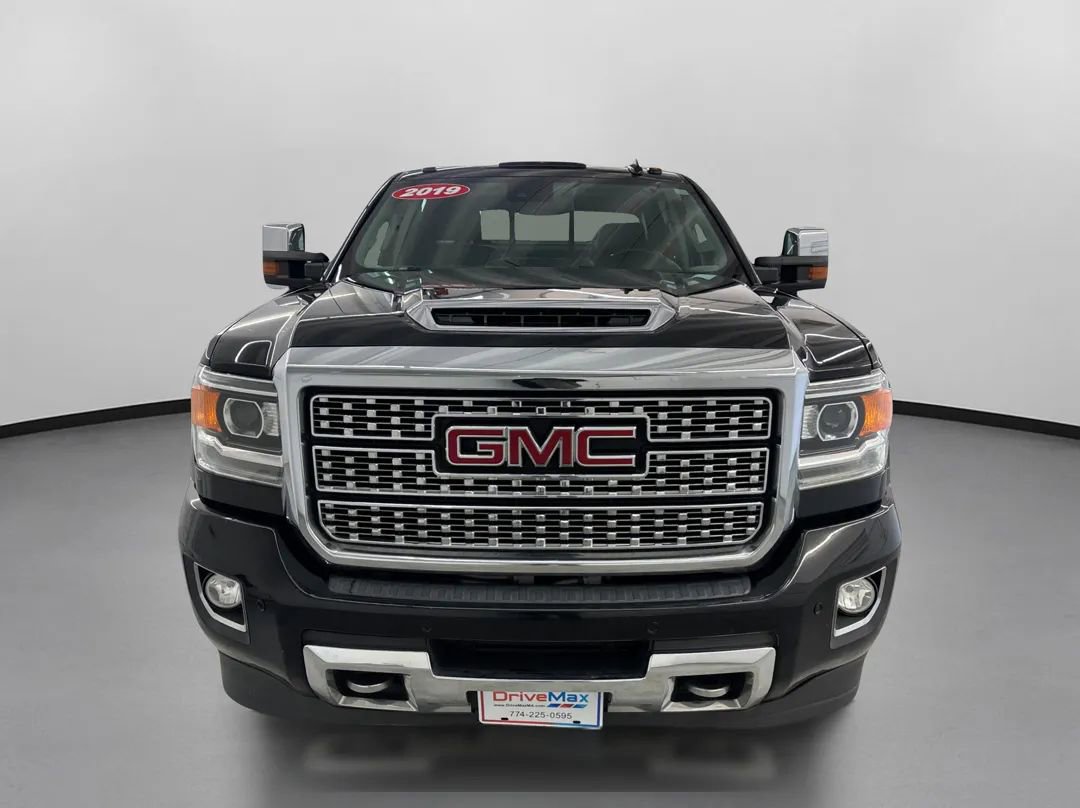 Used 2019 GMC Sierra 2500 Denali w/ Duramax Plus Package AWD/4WD image 2