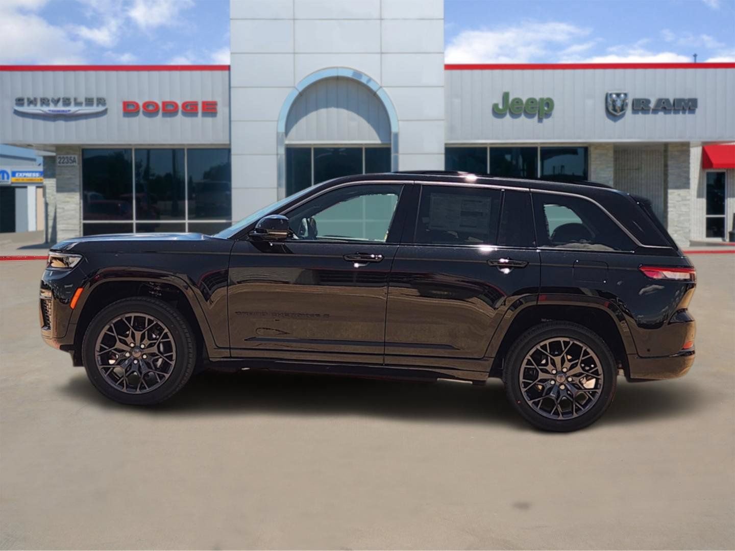 New 2026 Jeep Grand Cherokee Summit w/ Obsidian Package AWD/4WD image 3