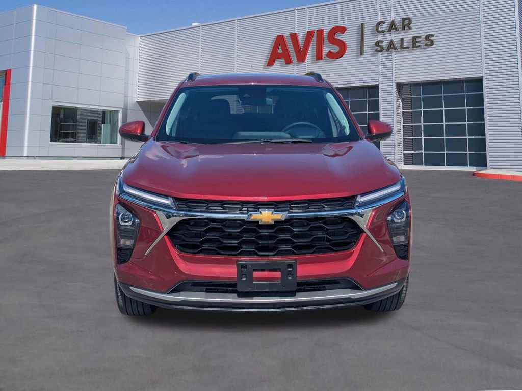 Used 2025 Chevrolet Trax LT w/ LT Convenience Package FWD image 2