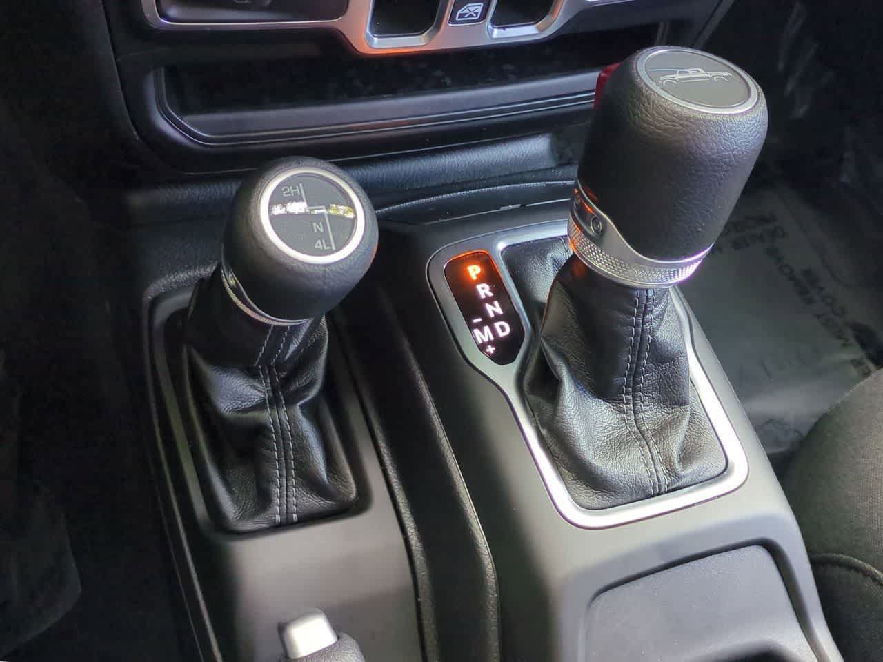 Certified 2025 Jeep Gladiator Sport AWD/4WD image 31