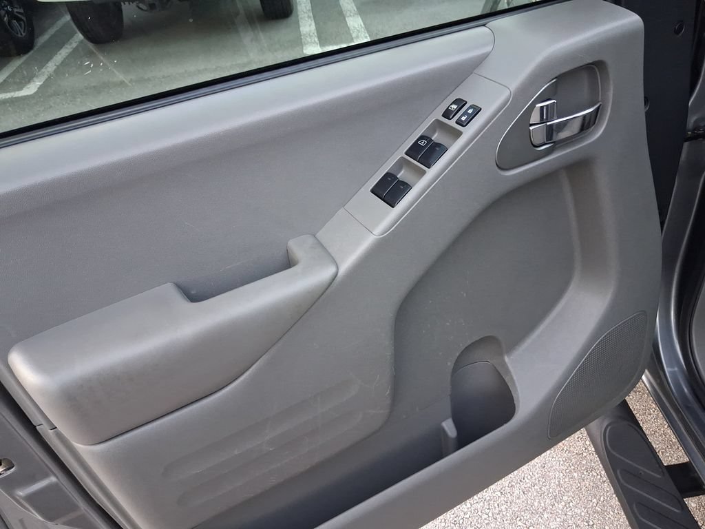 Used 2021 Nissan Frontier SV w/ Midnight Edition Floor Mats RWD image 15