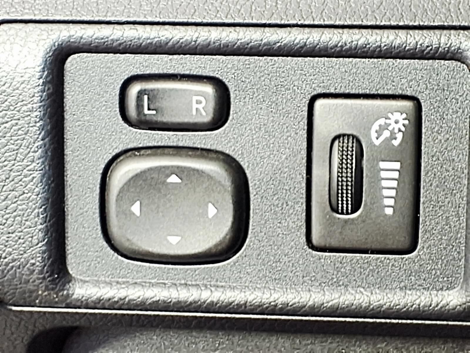 Used 2012 Lexus CT 200h Premium FWD image 16
