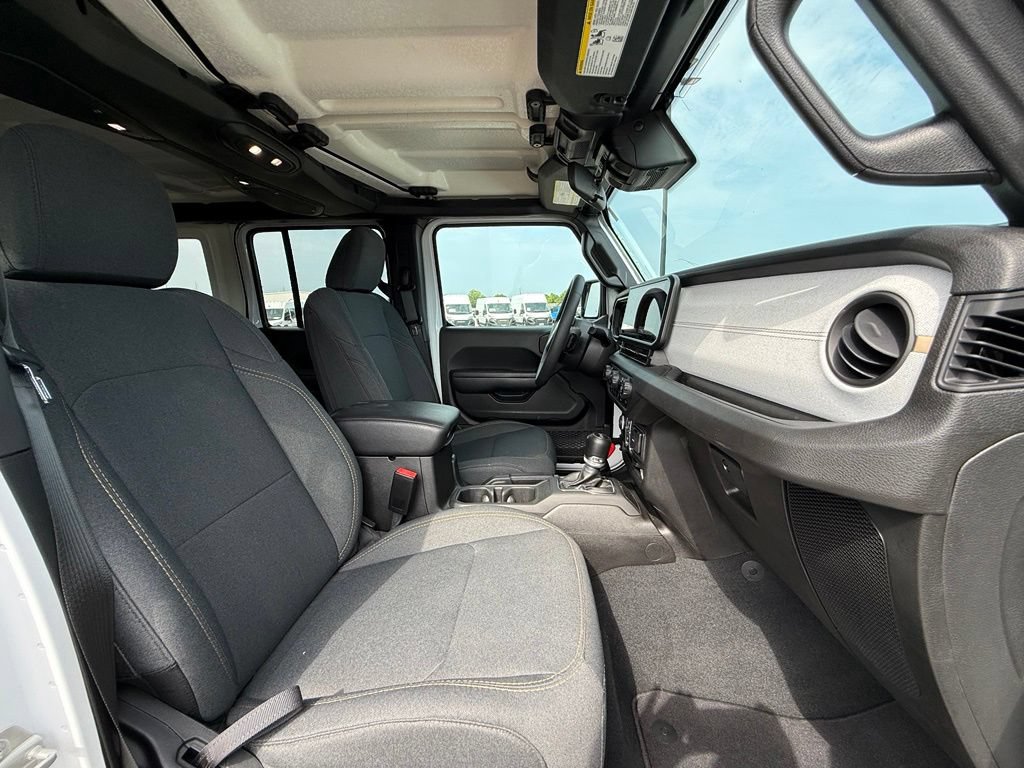 Used 2024 Jeep Wrangler Unlimited Sport AWD/4WD image 29