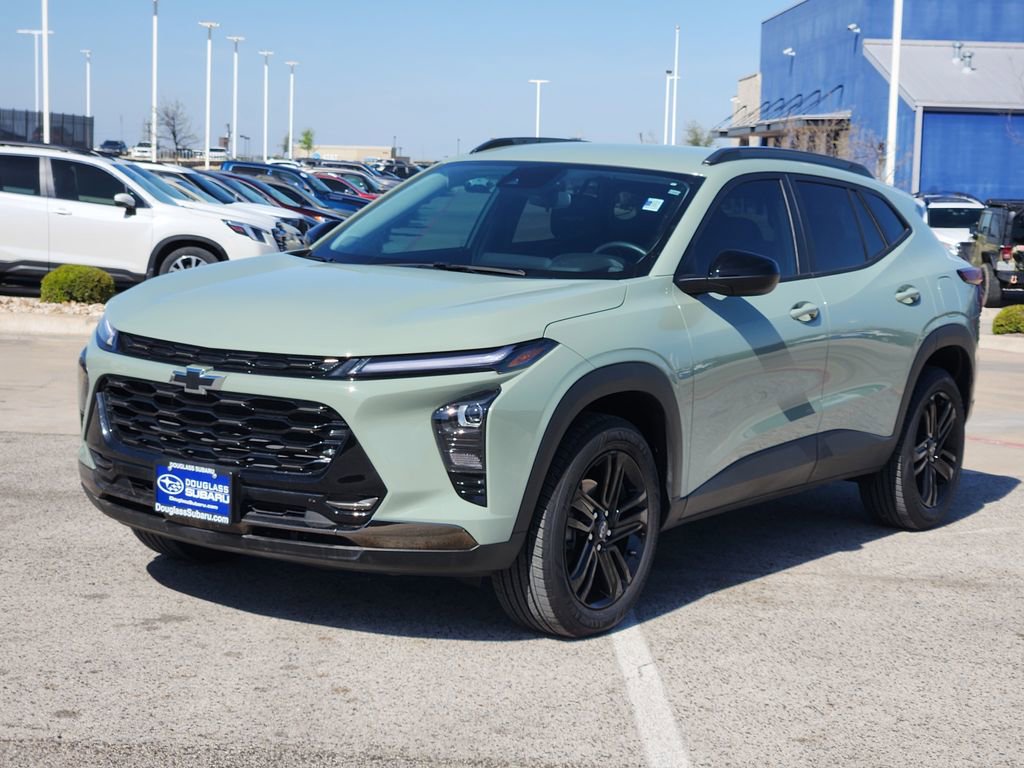 Used 2025 Chevrolet Trax ACTIV w/ Driver Confidence Package image 2