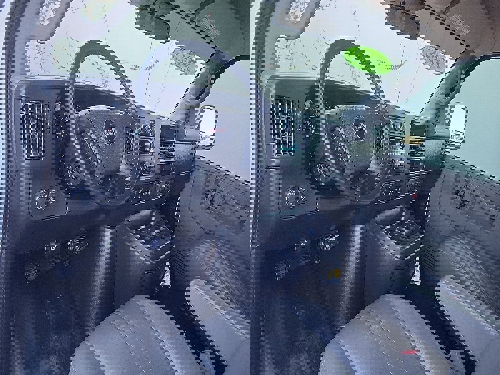 Used 2022 GMC Savana 3500 LS w/ Chrome Appearance Package image 12