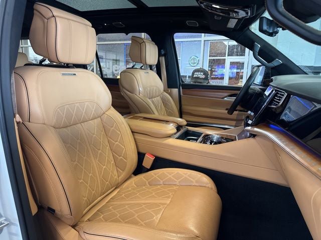 Used 2023 Jeep Grand Wagoneer L Series III w/ HD Trailer Tow Package AWD/4WD image 32