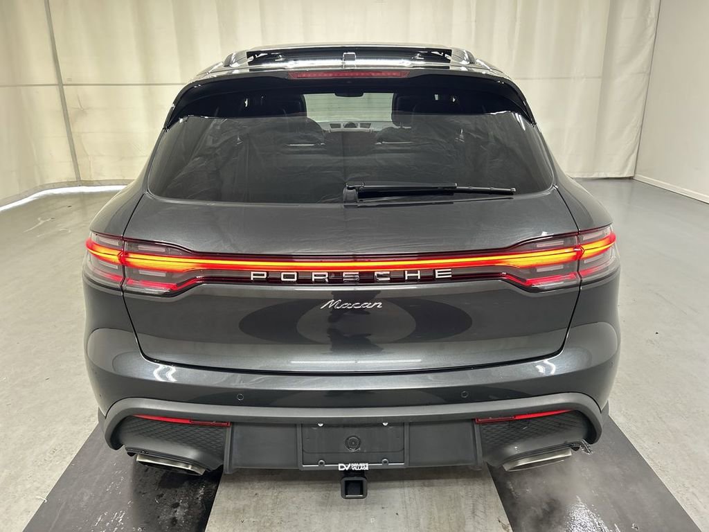 Certified 2025 Porsche Macan image 4
