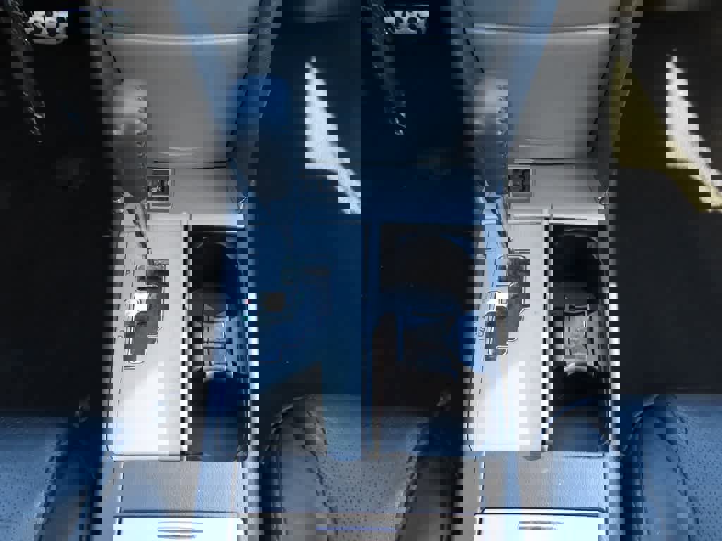 Used 2010 Toyota Camry LE image 19