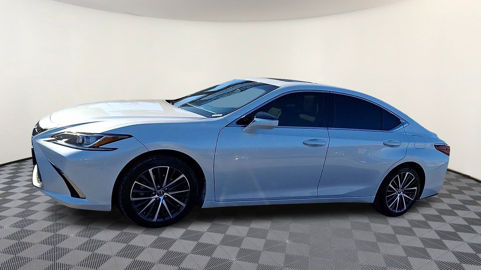 Used 2022 Lexus ES 350 w/ Premium Package image 4