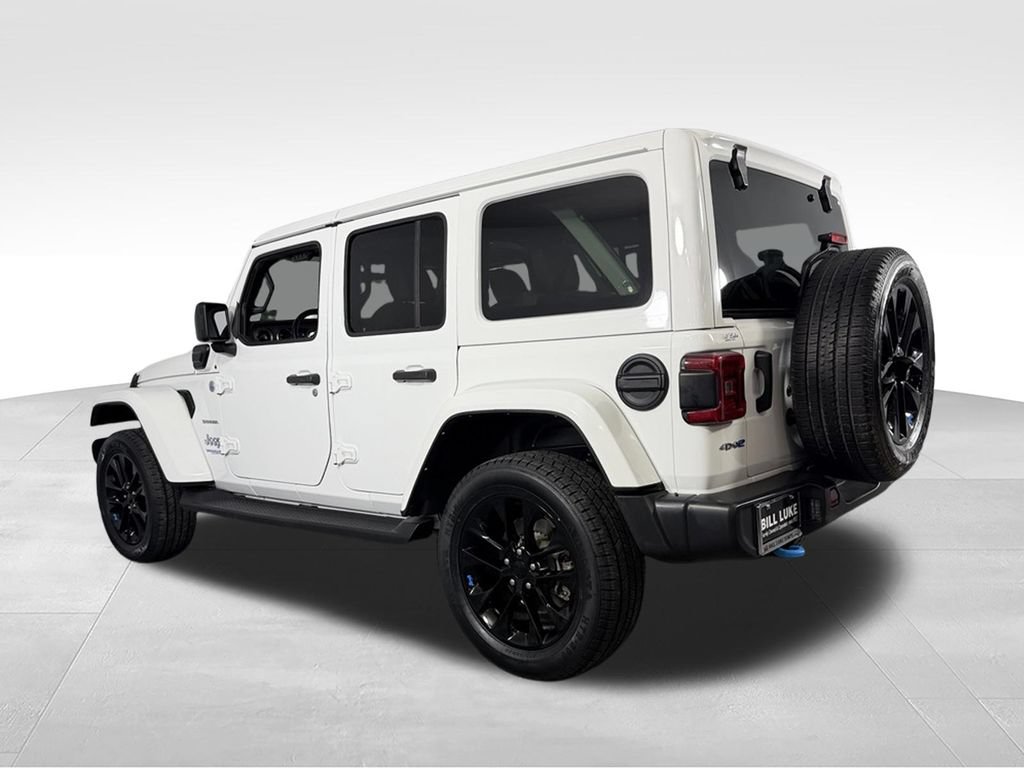 Used 2022 Jeep Wrangler Unlimited Sahara w/ Cold Weather Group AWD/4WD image 11