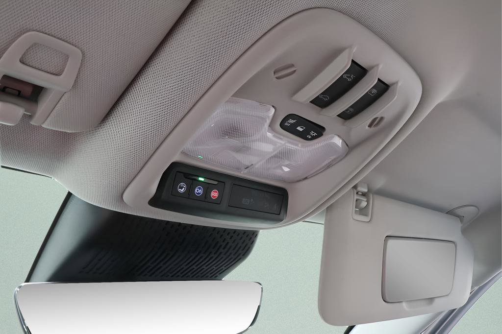 New 2027 Chevrolet Bolt RS w/ Technology Package FWD image 17