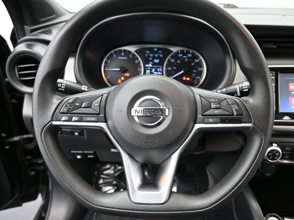 Used 2020 Nissan Kicks S image 21