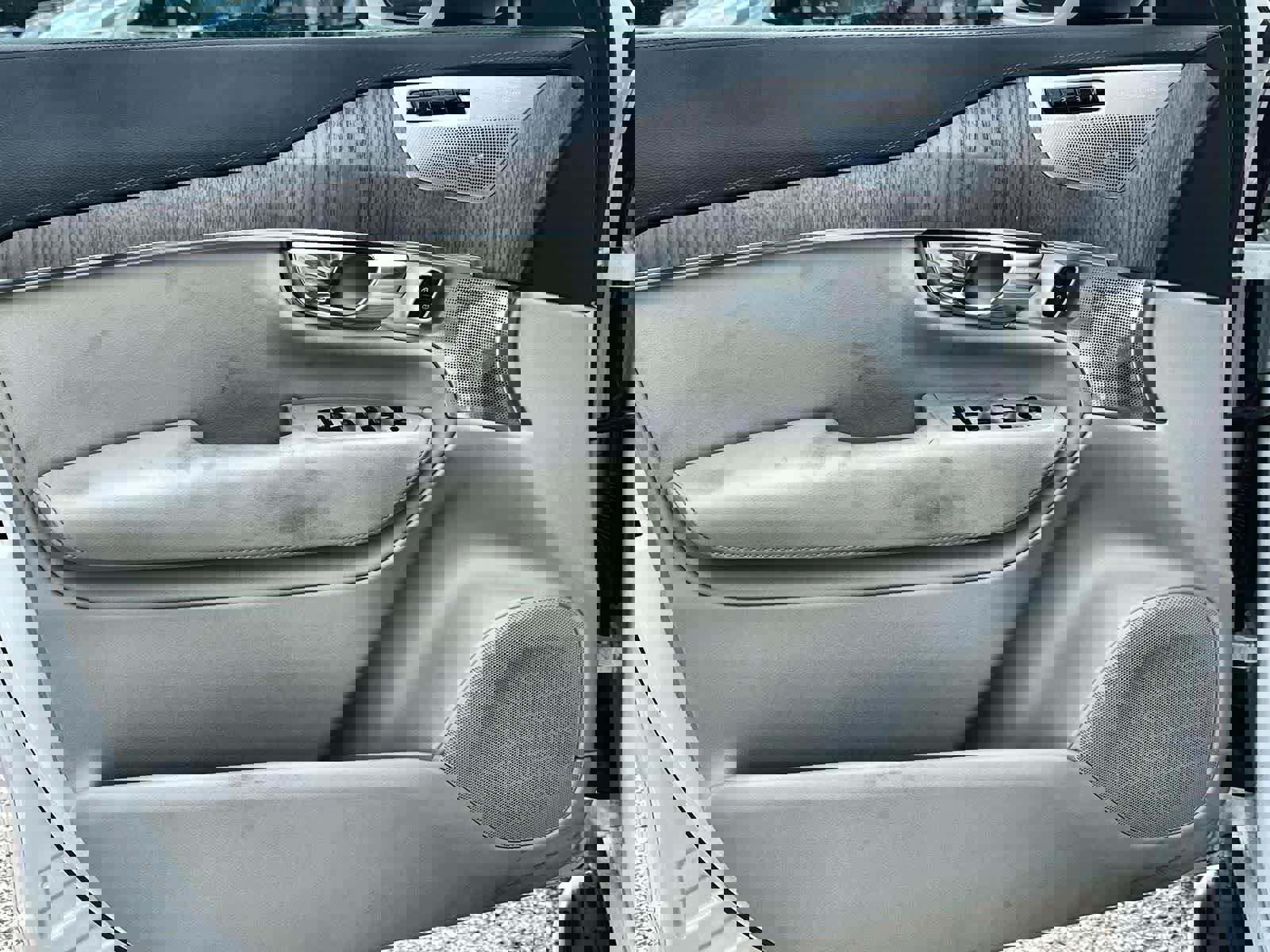 Used 2022 Volvo XC90 T8 Inscription image 9