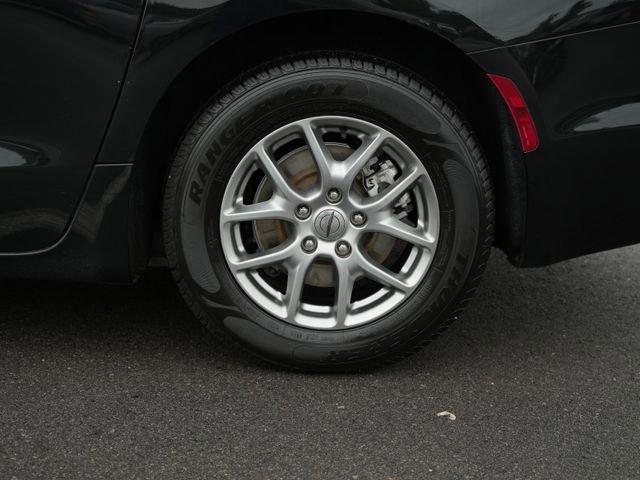 Used 2021 Chrysler Pacifica Touring FWD image 41