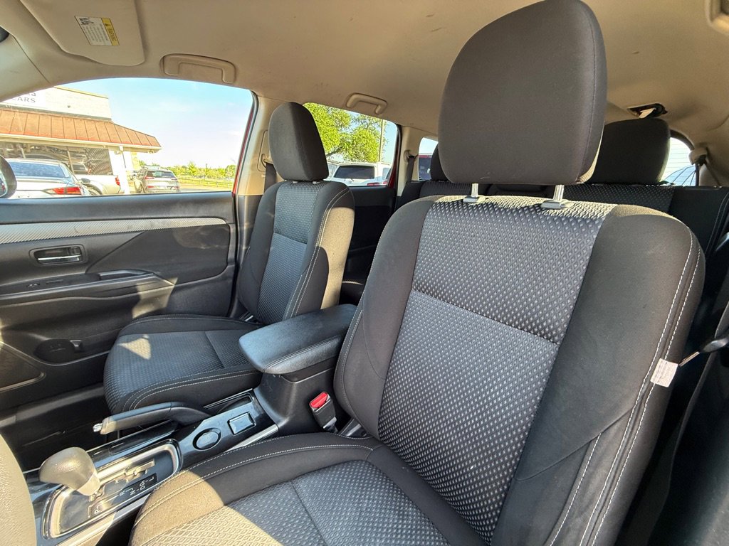 Used 2018 Mitsubishi Outlander ES image 18