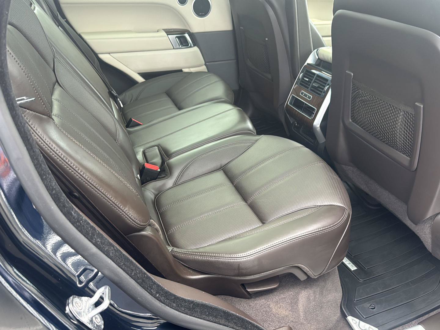 Used 2015 Land Rover Range Rover Sport HSE AWD/4WD image 16