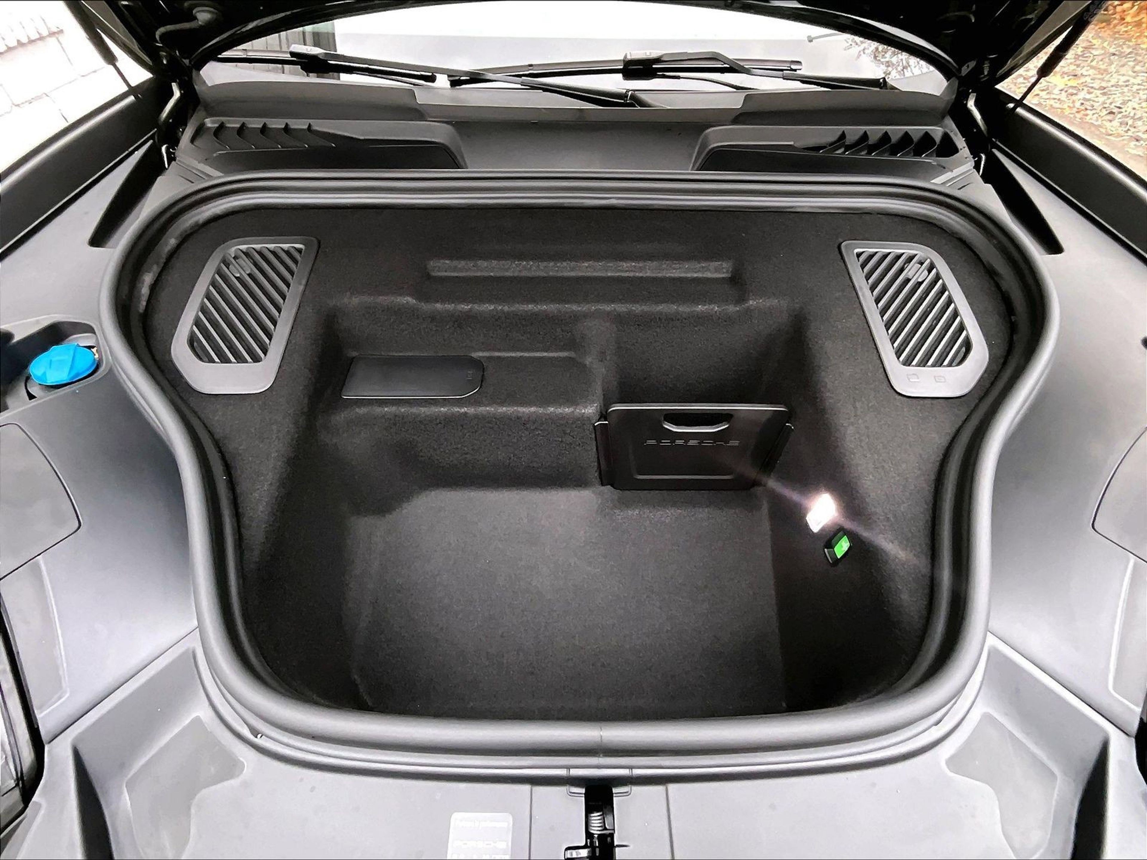 New 2025 Porsche Macan 4S Electric image 12