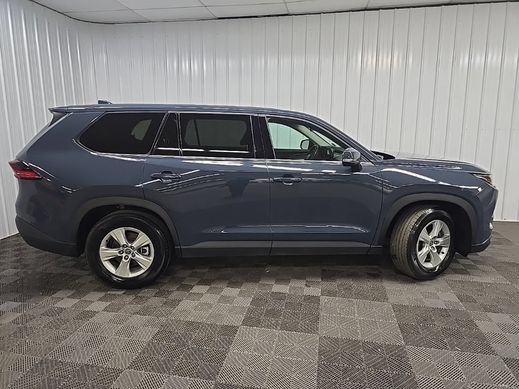 Used 2025 Toyota Grand Highlander AWD image 2