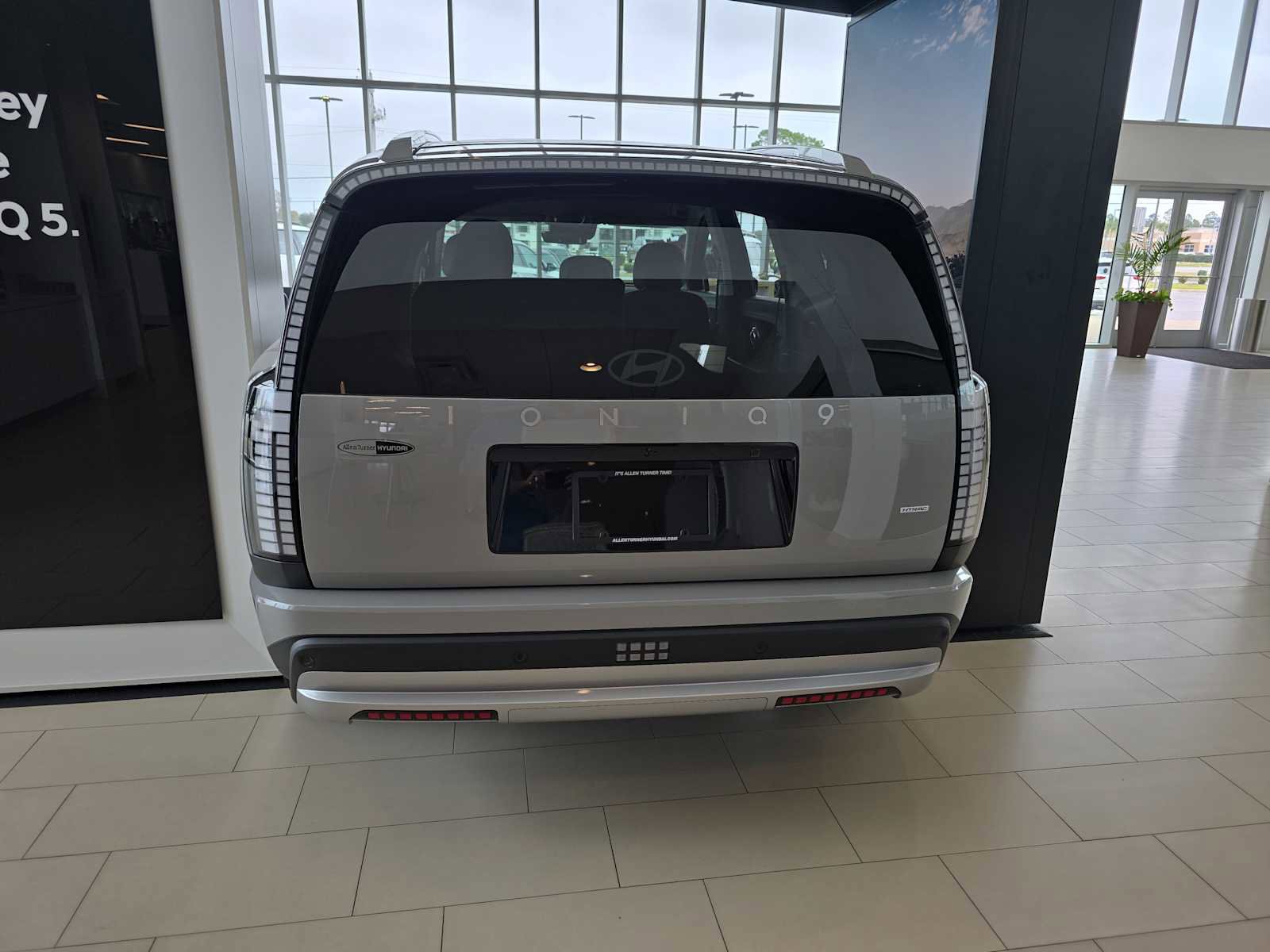 New 2026 Hyundai Ioniq 9 SE image 4