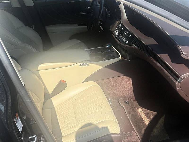 Used 2018 Lexus LS 500 w/ Interior Upgrade Package RWD image 34