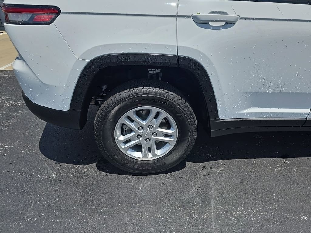 New 2025 Jeep Grand Cherokee Laredo w/ Luxury Tech Group I image 12