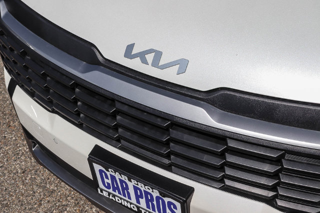 New 2027 Kia Sportage LX FWD image 13