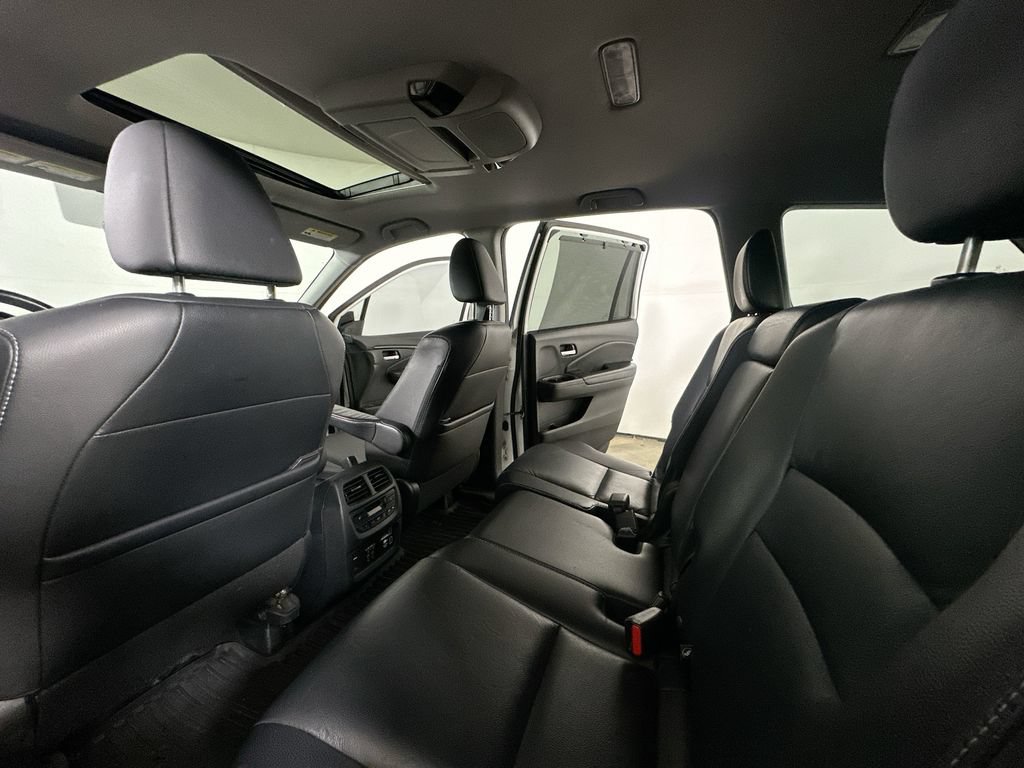 Used 2021 Honda Pilot Touring image 13