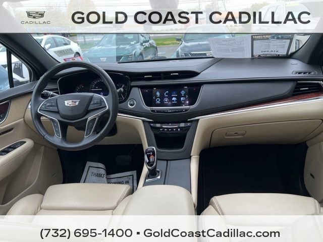 Used 2017 Cadillac XT5 Luxury w/ Driver Awareness Package FWD image 9