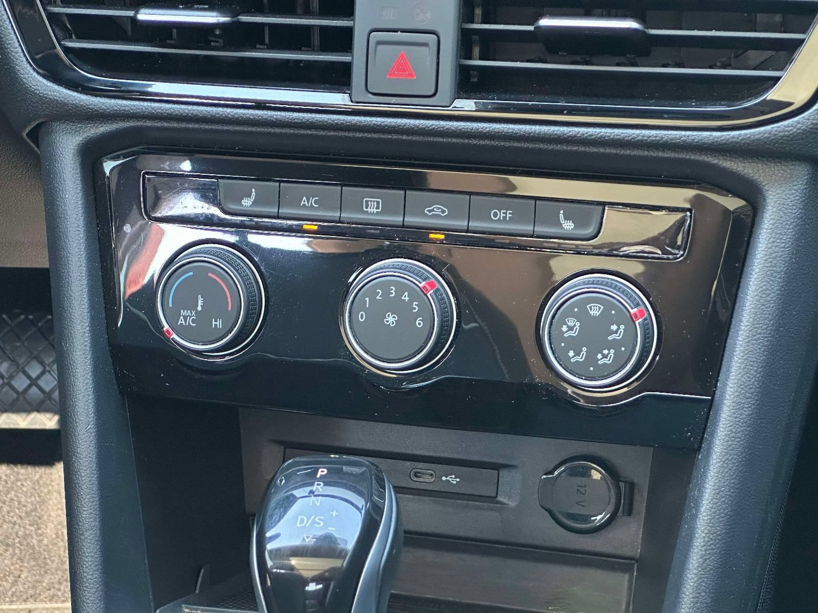 Certified 2023 Volkswagen Taos SE FWD image 17