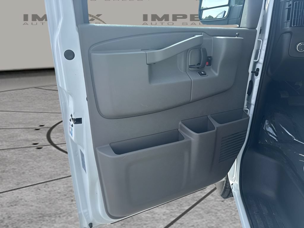Used 2025 Chevrolet Express 3500 LS RWD image 14