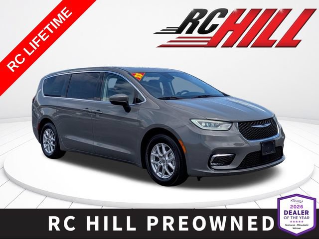 Used 2023 Chrysler Pacifica Touring-L FWD image 1