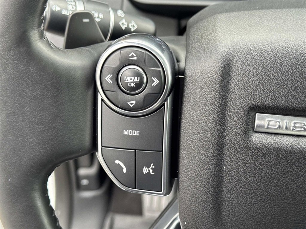 Certified 2018 Land Rover Discovery HSE image 30