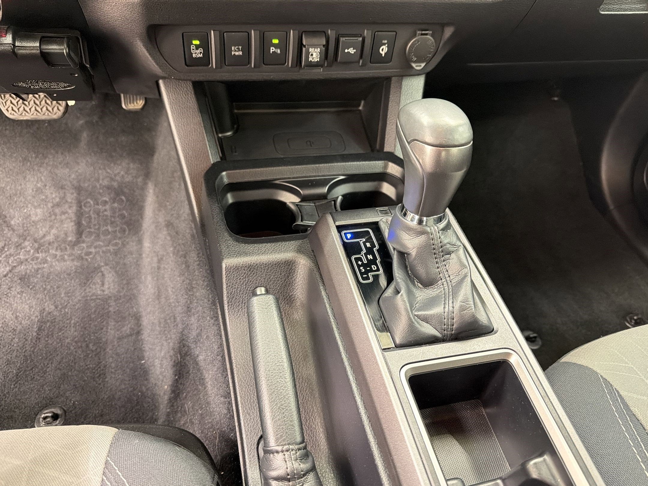 Used 2020 Toyota Tacoma TRD Off-Road w/ Technology Package AWD/4WD image 17