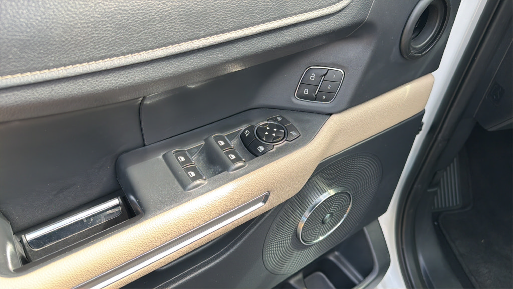 Used 2024 Ford Expedition Limited RWD image 10