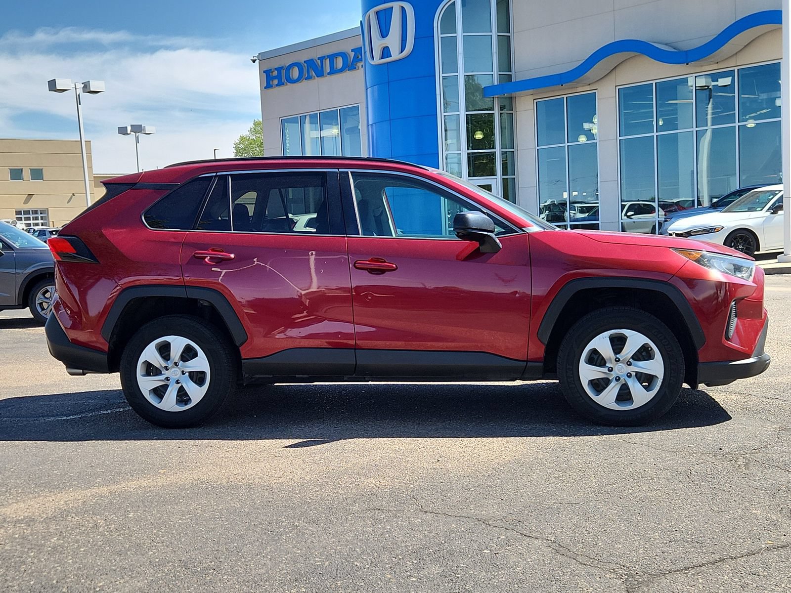 Used 2020 Toyota RAV4 LE w/ Carpet Mat Package AWD/4WD image 6