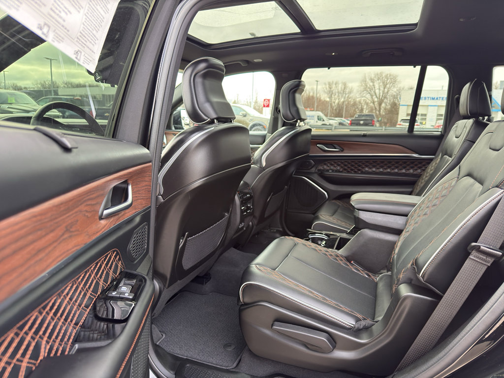 Used 2022 Jeep Grand Cherokee L Summit w/ Advanced Protech Group IV AWD/4WD image 31