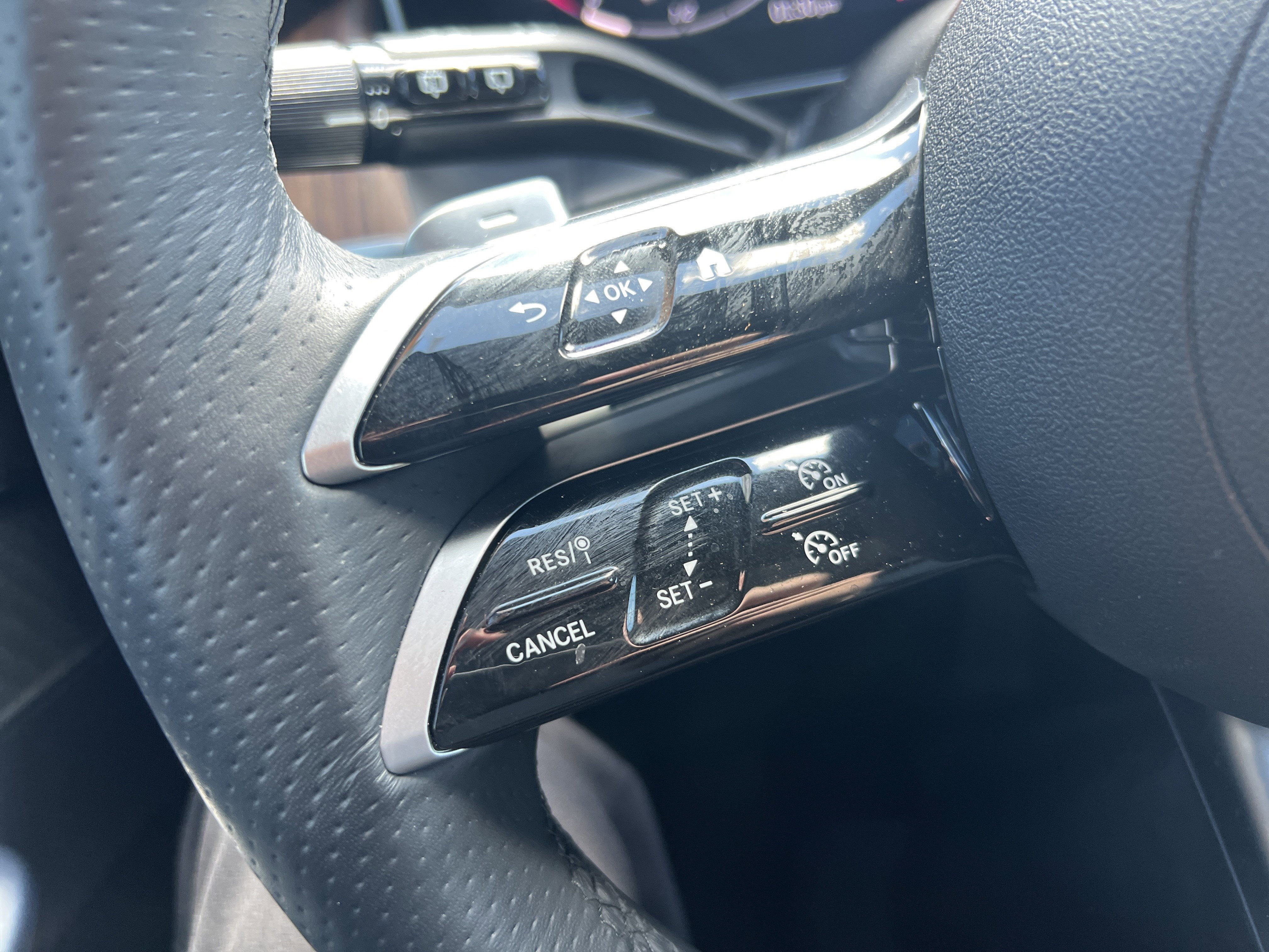 Used 2024 Mercedes-Benz GLC 300 4MATIC w/ AMG Line image 19