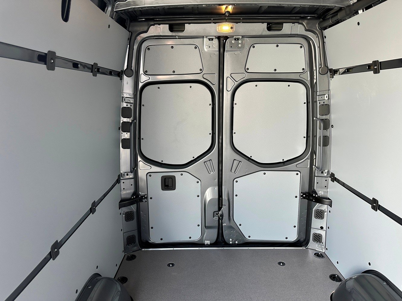 Used 2025 Mercedes-Benz Sprinter 2500 image 21